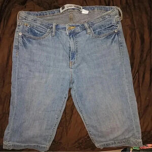 Size 4 GAP Light Wash Stretch Bermuda Shorts